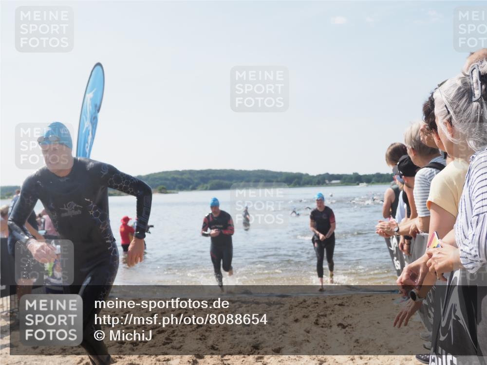 22.06.2025 - Viking Triathlon MichiJ http://msf.ph/oto/8088654 22.06.2025 10:36:40 Schwimmen 42, 232, 251, 332 meine-sportfotos.de