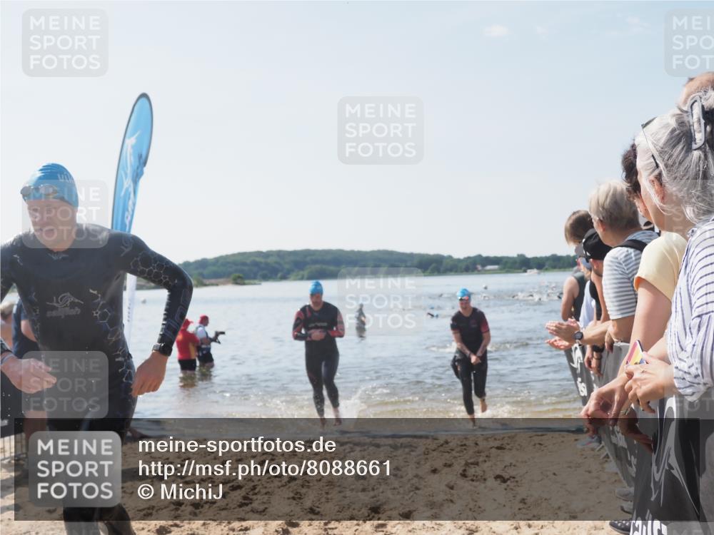 22.06.2025 - Viking Triathlon MichiJ http://msf.ph/oto/8088661 22.06.2025 10:36:40 Schwimmen 42, 232, 251, 332 meine-sportfotos.de