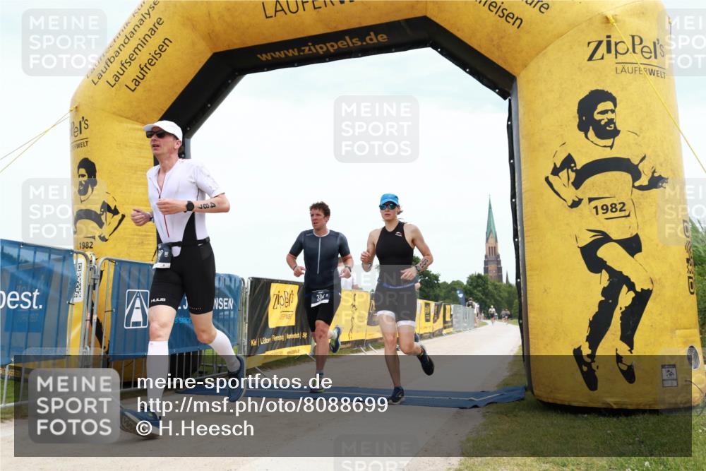 22.06.2025 - Viking Triathlon H.Heesch http://msf.ph/oto/8088699 22.06.2025 13:23:06 Laufen 200, 297, 384, 487 meine-sportfotos.de