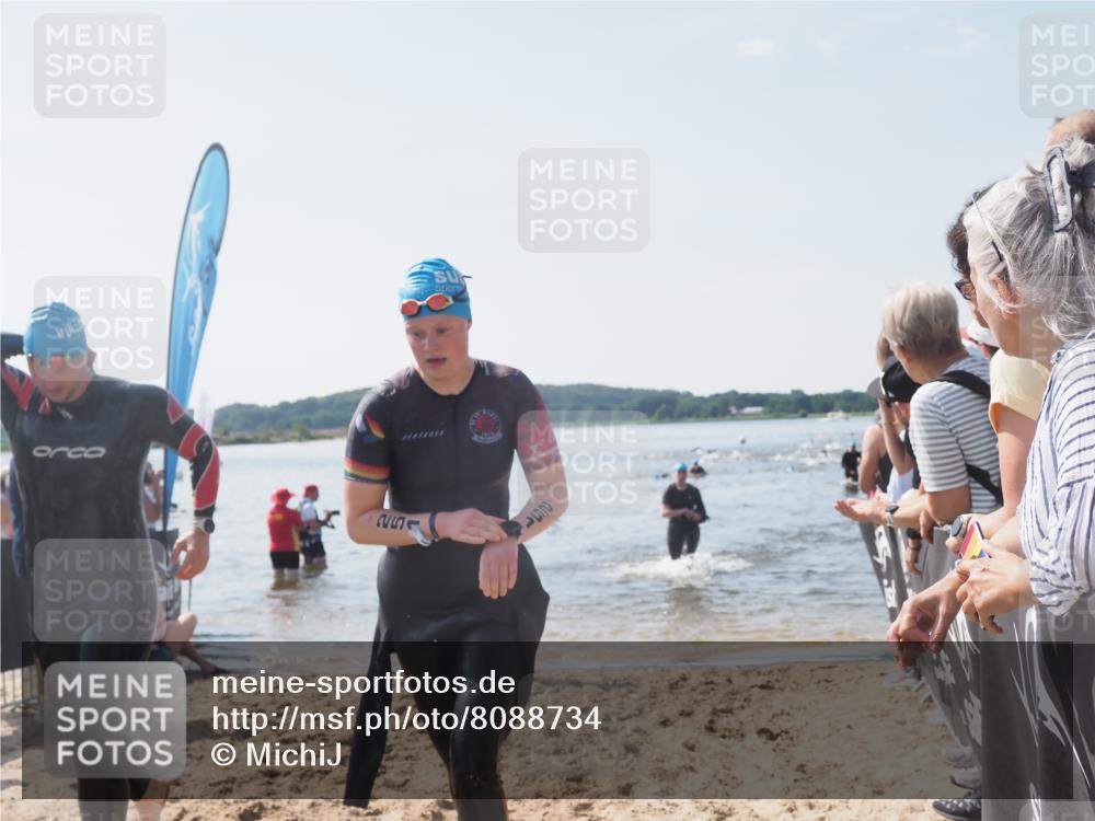 22.06.2025 - Viking Triathlon MichiJ http://msf.ph/oto/8088734 22.06.2025 10:36:43 Schwimmen 232, 251, 332 meine-sportfotos.de