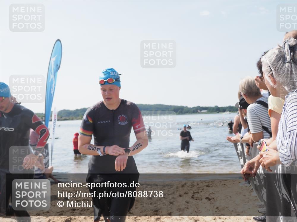 22.06.2025 - Viking Triathlon MichiJ http://msf.ph/oto/8088738 22.06.2025 10:36:43 Schwimmen 232, 251, 332 meine-sportfotos.de