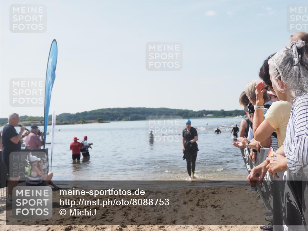 22.06.2025 - Viking Triathlon MichiJ http://msf.ph/oto/8088753 22.06.2025 10:36:46 Schwimmen 331, 332 meine-sportfotos.de