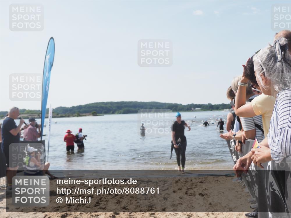 22.06.2025 - Viking Triathlon MichiJ http://msf.ph/oto/8088761 22.06.2025 10:36:46 Schwimmen 331, 332 meine-sportfotos.de
