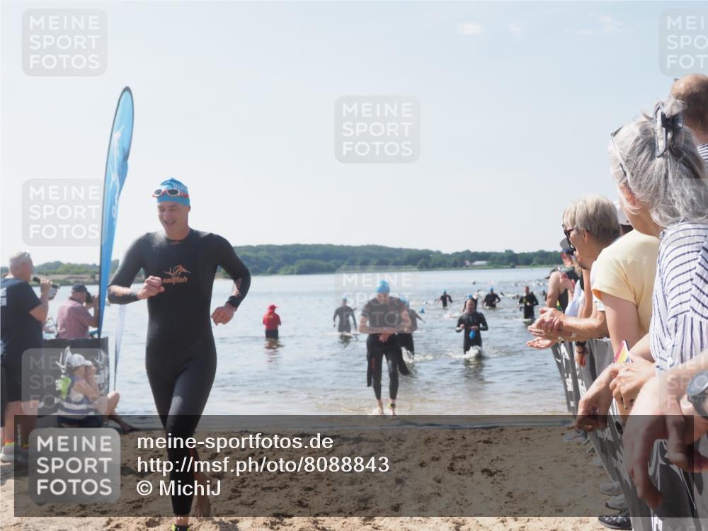 22.06.2025 - Viking Triathlon MichiJ http://msf.ph/oto/8088843 22.06.2025 10:37:07 Schwimmen 172, 331, 355, 370, 388, 454, 500, 513, 649 meine-sportfotos.de