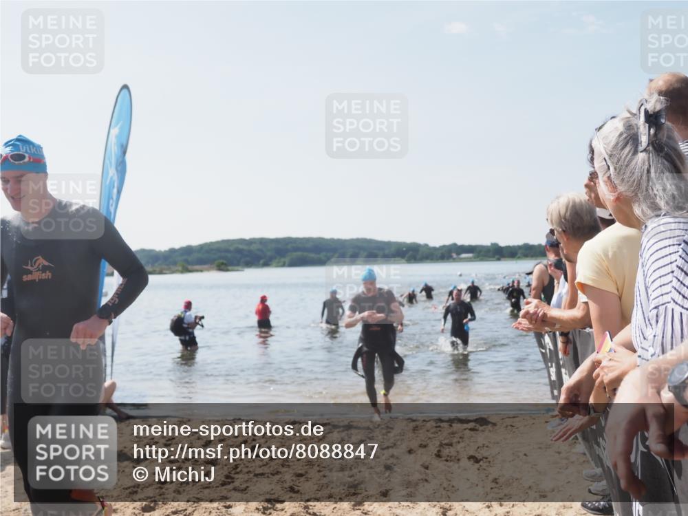 22.06.2025 - Viking Triathlon MichiJ http://msf.ph/oto/8088847 22.06.2025 10:37:07 Schwimmen 172, 331, 355, 370, 388, 454, 500, 513, 649 meine-sportfotos.de