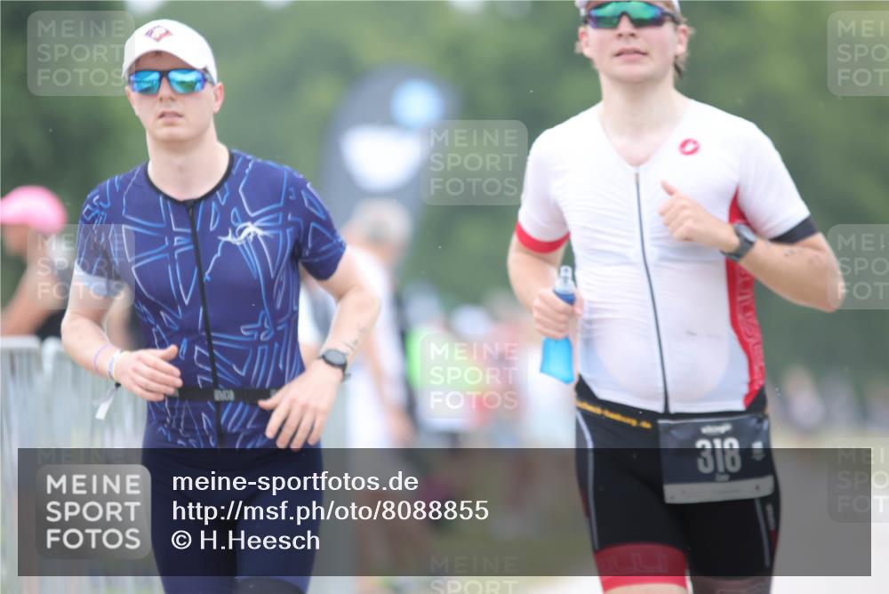 22.06.2025 - Viking Triathlon H.Heesch http://msf.ph/oto/8088855 22.06.2025 15:56:37 Laufen 318, 328 meine-sportfotos.de