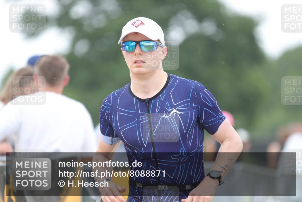22.06.2025 - Viking Triathlon H.Heesch http://msf.ph/oto/8088871 22.06.2025 15:56:39 Laufen 318, 328 meine-sportfotos.de