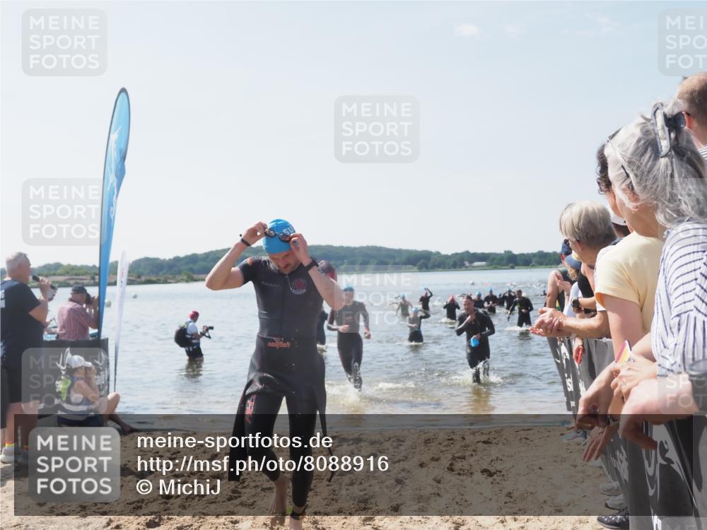22.06.2025 - Viking Triathlon MichiJ http://msf.ph/oto/8088916 22.06.2025 10:37:10 Schwimmen 172, 233, 355, 370, 383, 388, 454, 500, 513, 649 meine-sportfotos.de