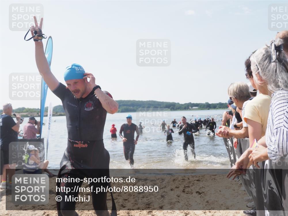 22.06.2025 - Viking Triathlon MichiJ http://msf.ph/oto/8088950 22.06.2025 10:37:11 Schwimmen 172, 233, 355, 370, 383, 454, 500, 513, 649 meine-sportfotos.de