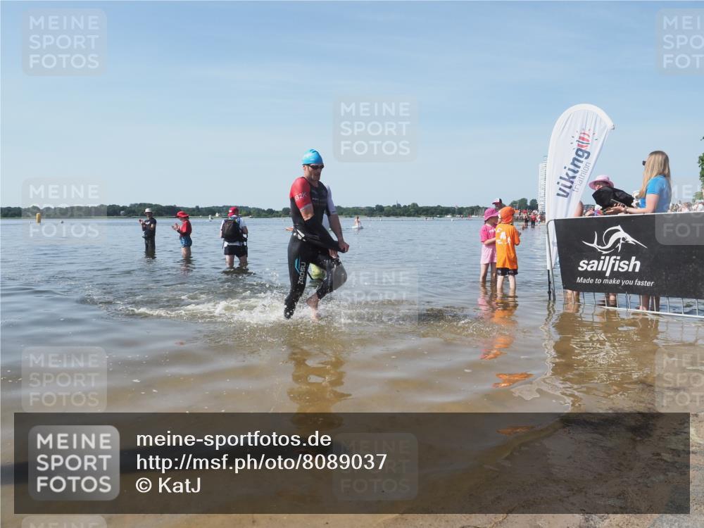 22.06.2025 - Viking Triathlon KatJ http://msf.ph/oto/8089037 22.06.2025 10:22:51 Schwimmen 100 meine-sportfotos.de