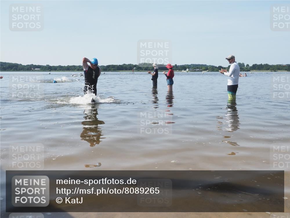 22.06.2025 - Viking Triathlon KatJ http://msf.ph/oto/8089265 22.06.2025 10:24:52 Schwimmen 4, 329, 521 meine-sportfotos.de
