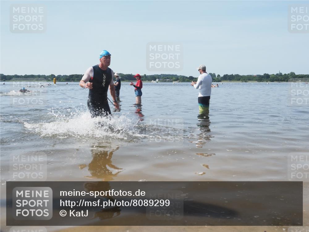 22.06.2025 - Viking Triathlon KatJ http://msf.ph/oto/8089299 22.06.2025 10:24:54 Schwimmen 4, 329, 521 meine-sportfotos.de
