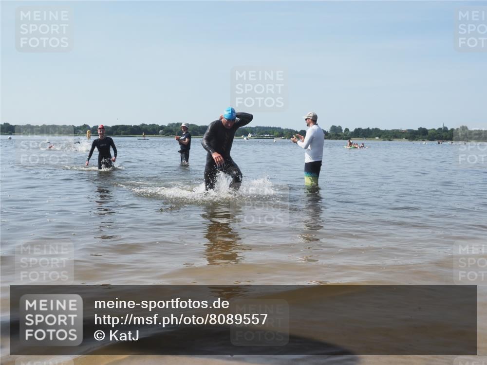 22.06.2025 - Viking Triathlon KatJ http://msf.ph/oto/8089557 22.06.2025 10:25:27 Schwimmen 2, 122, 641 meine-sportfotos.de