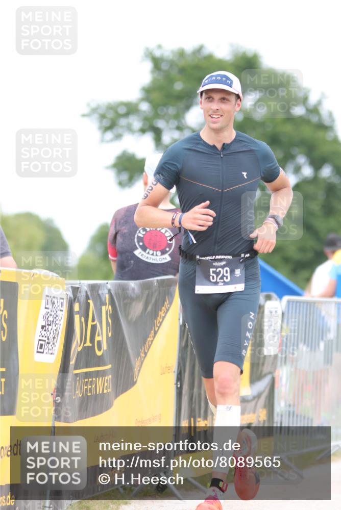 22.06.2025 - Viking Triathlon H.Heesch http://msf.ph/oto/8089565 22.06.2025 15:02:29 Laufen 8, 529 meine-sportfotos.de