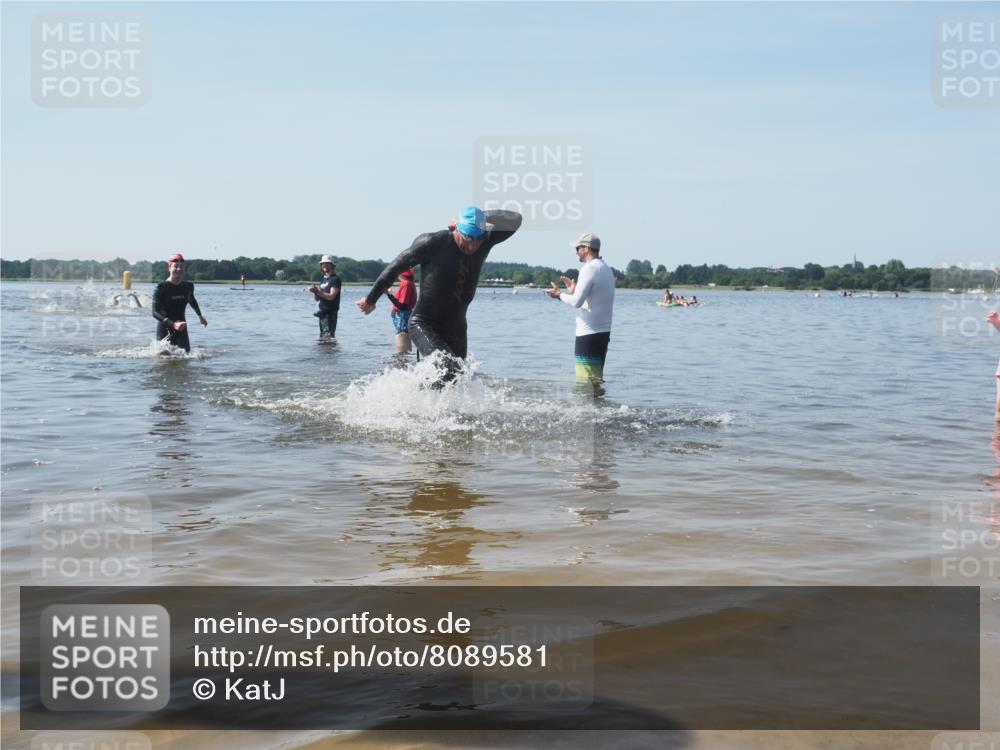 22.06.2025 - Viking Triathlon KatJ http://msf.ph/oto/8089581 22.06.2025 10:25:28 Schwimmen 2, 122, 641 meine-sportfotos.de