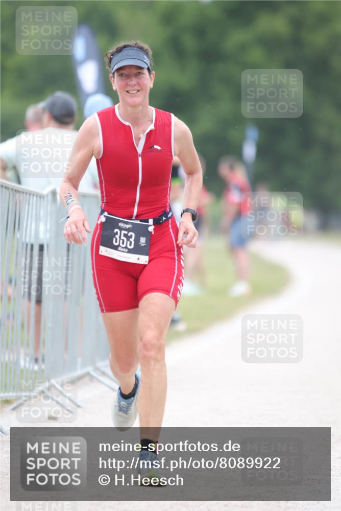22.06.2025 - Viking Triathlon H.Heesch http://msf.ph/oto/8089922 22.06.2025 16:00:14 Laufen 353 meine-sportfotos.de