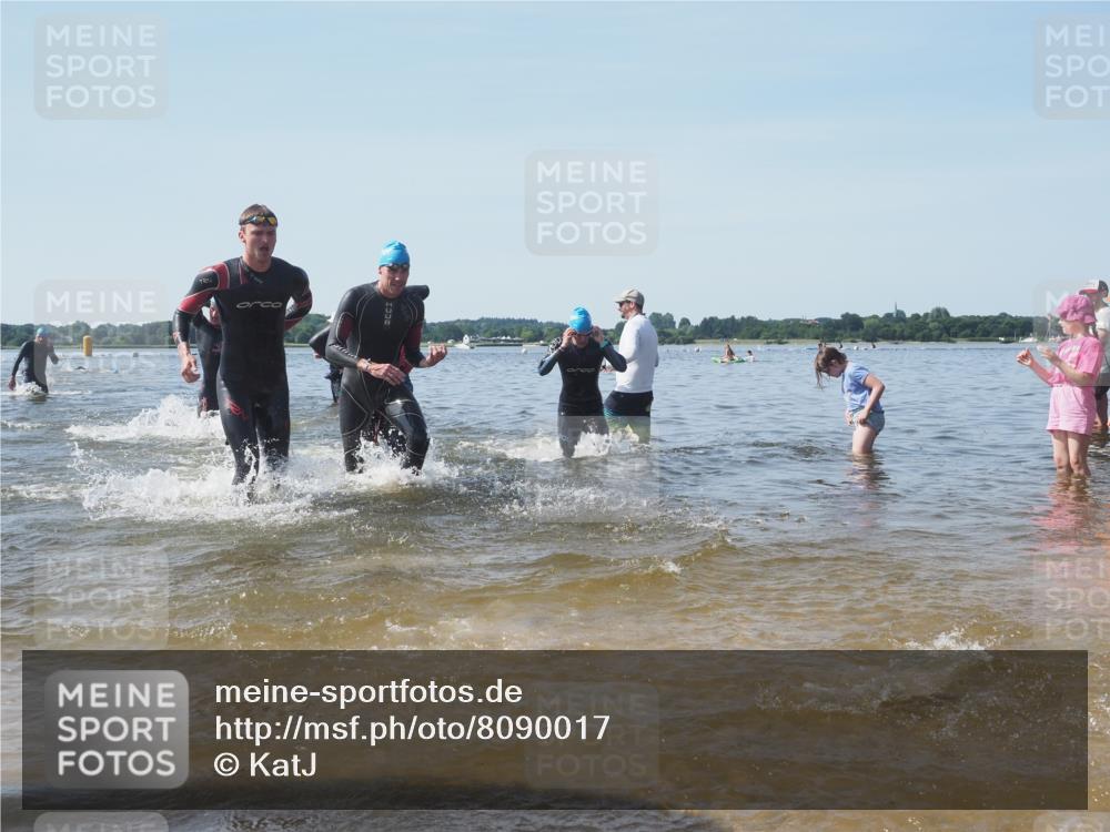 22.06.2025 - Viking Triathlon KatJ http://msf.ph/oto/8090017 22.06.2025 10:25:51 Schwimmen 10, 49, 420, 455, 485, 544, 557, 642 meine-sportfotos.de
