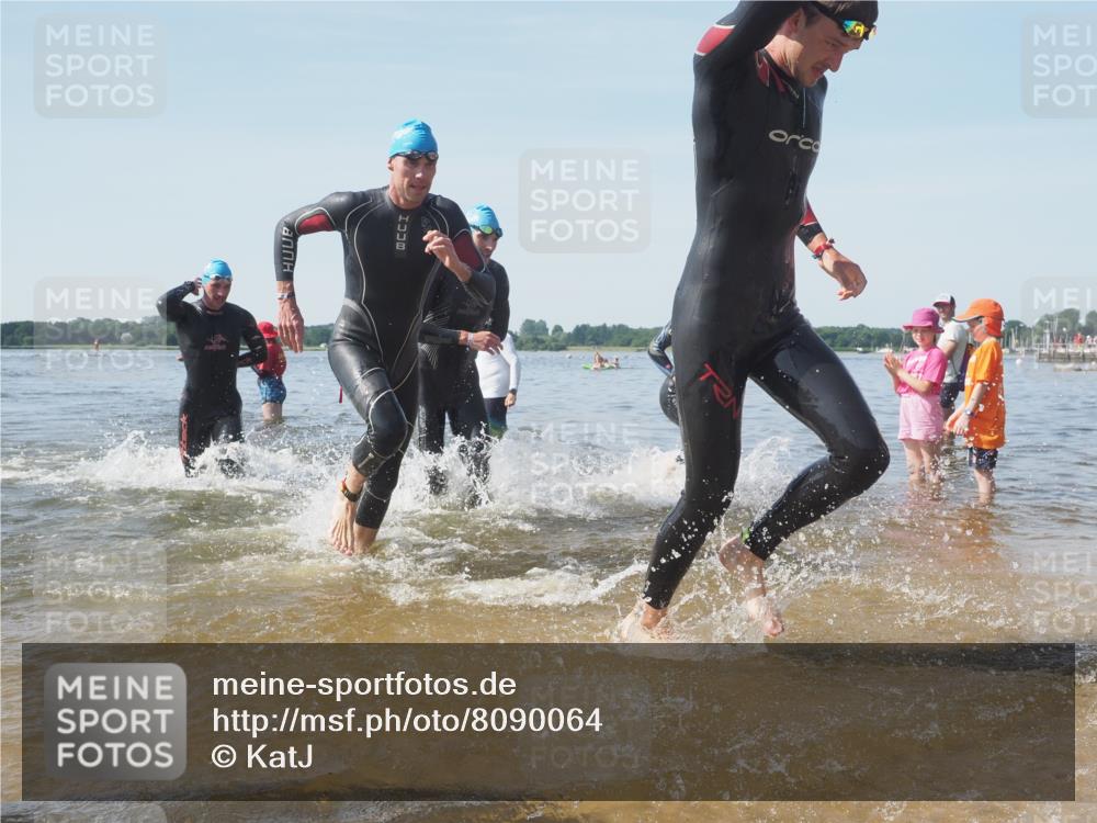 22.06.2025 - Viking Triathlon KatJ http://msf.ph/oto/8090064 22.06.2025 10:25:53 Schwimmen 10, 49, 420, 455, 485, 544, 557, 642 meine-sportfotos.de