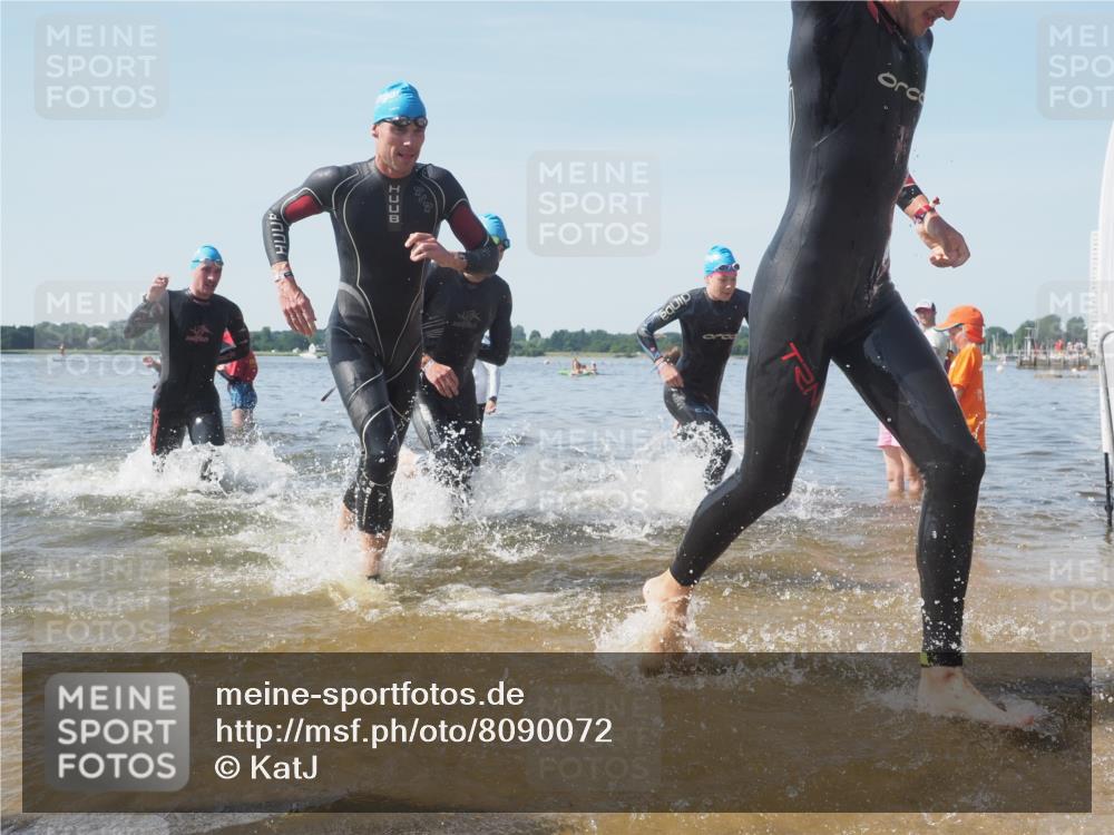 22.06.2025 - Viking Triathlon KatJ http://msf.ph/oto/8090072 22.06.2025 10:25:53 Schwimmen 10, 49, 420, 455, 485, 544, 557, 642 meine-sportfotos.de