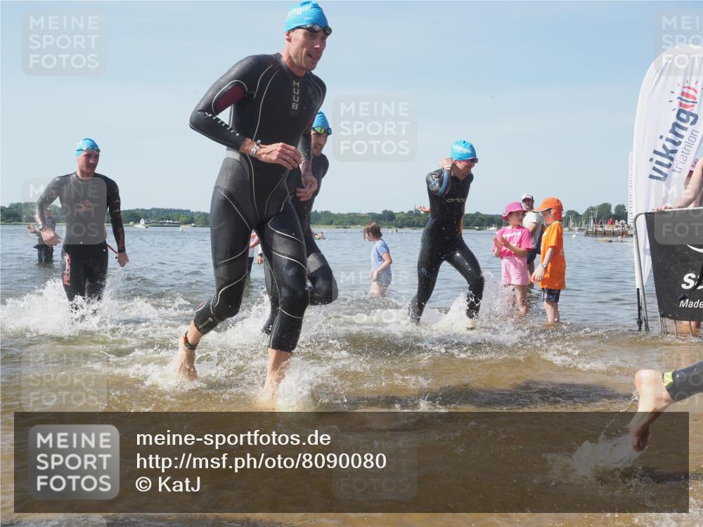 22.06.2025 - Viking Triathlon KatJ http://msf.ph/oto/8090080 22.06.2025 10:25:54 Schwimmen 10, 49, 455, 485, 544, 557, 642 meine-sportfotos.de