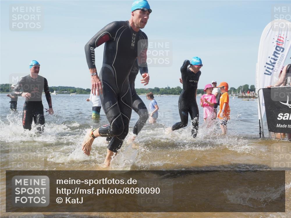 22.06.2025 - Viking Triathlon KatJ http://msf.ph/oto/8090090 22.06.2025 10:25:54 Schwimmen 10, 49, 455, 485, 544, 557, 642 meine-sportfotos.de