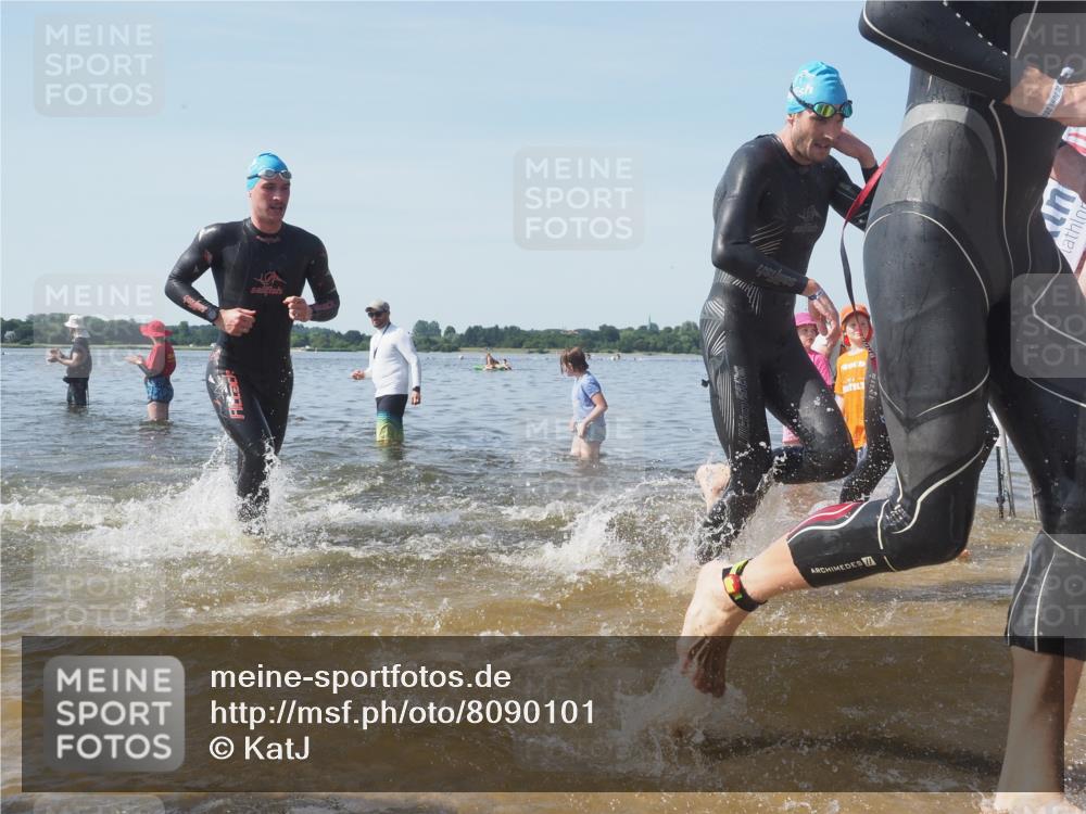 22.06.2025 - Viking Triathlon KatJ http://msf.ph/oto/8090101 22.06.2025 10:25:54 Schwimmen 10, 49, 455, 485, 544, 557, 642 meine-sportfotos.de