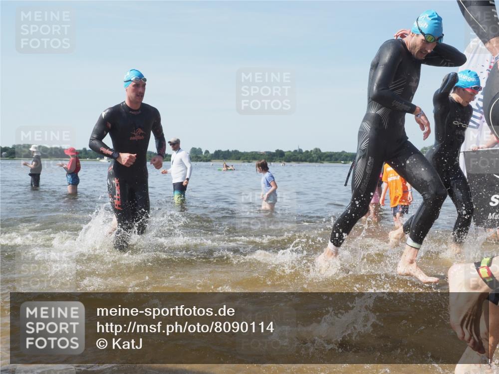 22.06.2025 - Viking Triathlon KatJ http://msf.ph/oto/8090114 22.06.2025 10:25:55 Schwimmen 10, 49, 455, 485, 544, 557, 642 meine-sportfotos.de