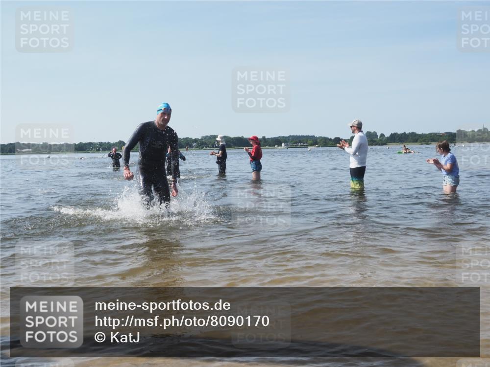 22.06.2025 - Viking Triathlon KatJ http://msf.ph/oto/8090170 22.06.2025 10:26:02 Schwimmen 9, 49, 617, 642 meine-sportfotos.de