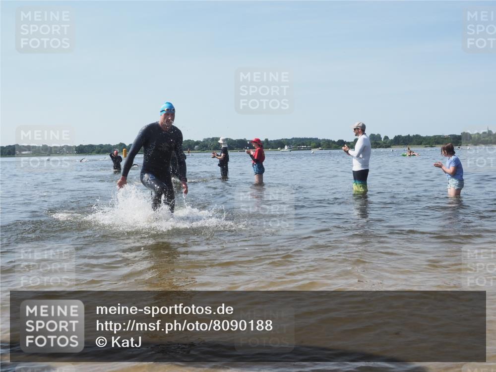 22.06.2025 - Viking Triathlon KatJ http://msf.ph/oto/8090188 22.06.2025 10:26:02 Schwimmen 9, 49, 617, 642 meine-sportfotos.de