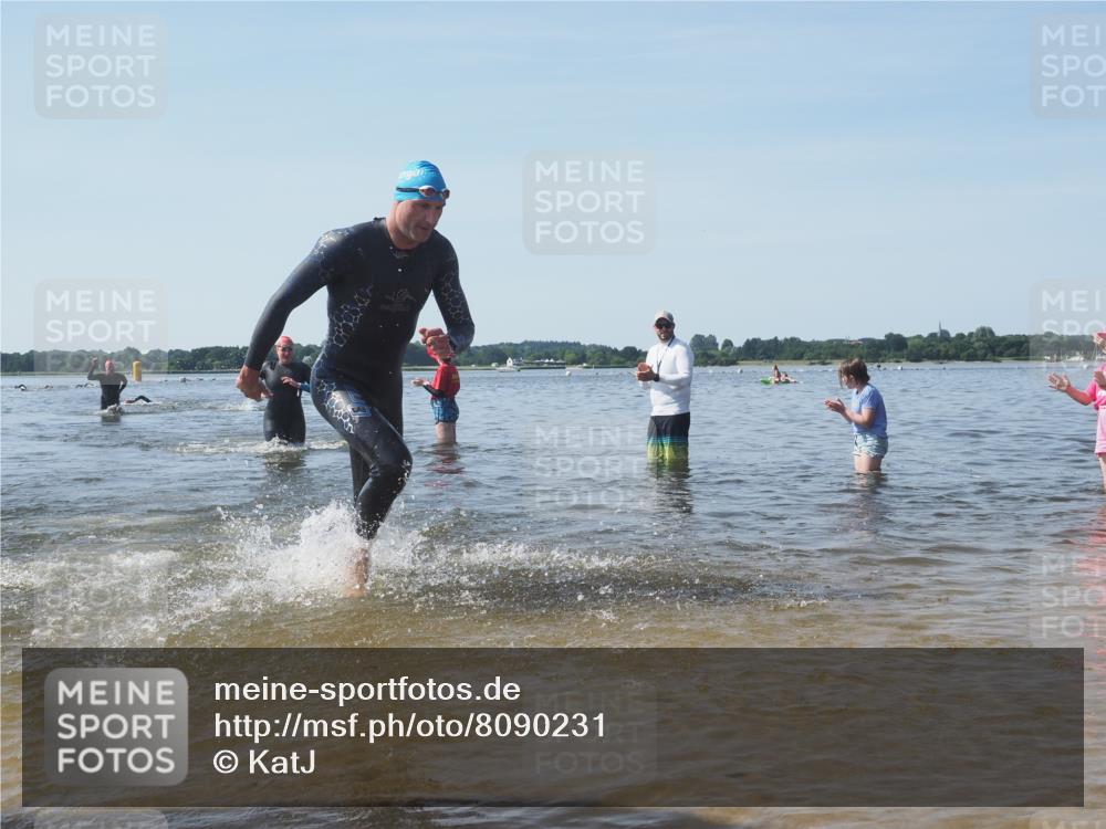 22.06.2025 - Viking Triathlon KatJ http://msf.ph/oto/8090231 22.06.2025 10:26:03 Schwimmen 9, 49, 617, 642 meine-sportfotos.de