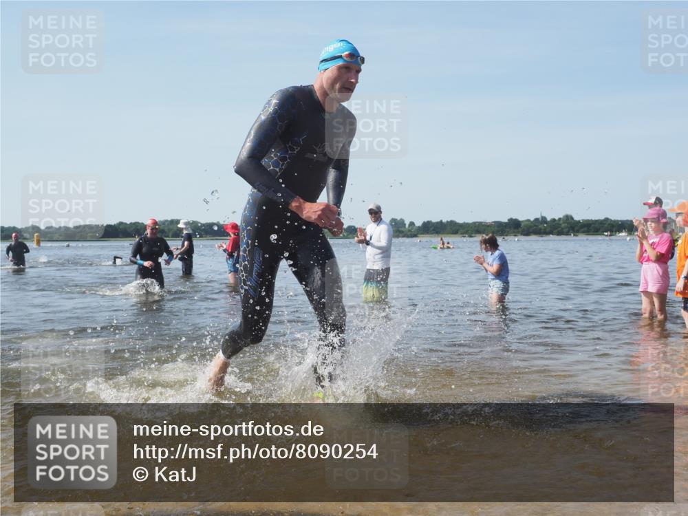 22.06.2025 - Viking Triathlon KatJ http://msf.ph/oto/8090254 22.06.2025 10:26:04 Schwimmen 9, 49, 617, 642 meine-sportfotos.de
