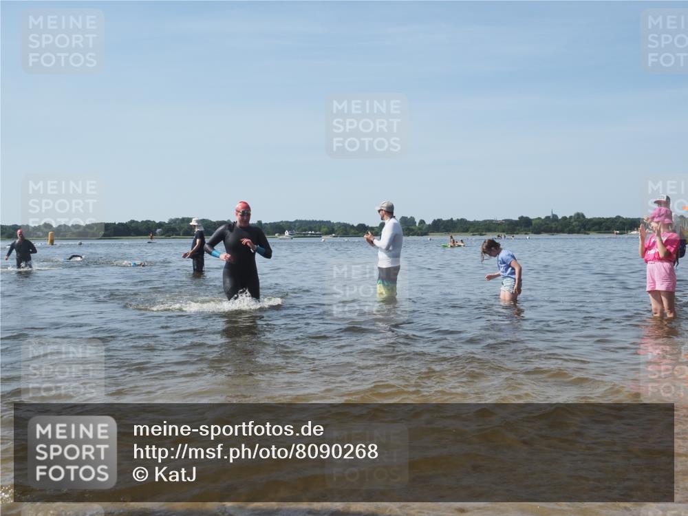 22.06.2025 - Viking Triathlon KatJ http://msf.ph/oto/8090268 22.06.2025 10:26:06 Schwimmen 9, 49, 526, 617, 642 meine-sportfotos.de