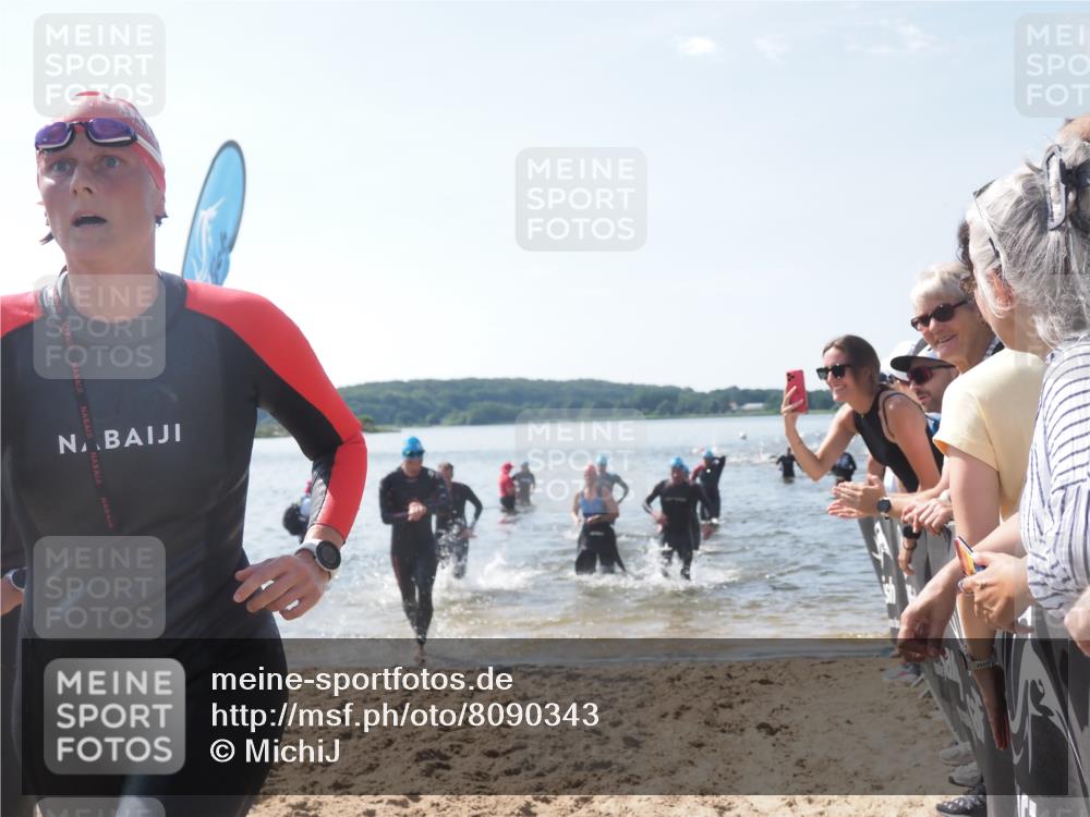 22.06.2025 - Viking Triathlon MichiJ http://msf.ph/oto/8090343 22.06.2025 10:37:50 Schwimmen 146, 245, 335, 396, 411, 433, 506, 614, 619, 645 meine-sportfotos.de