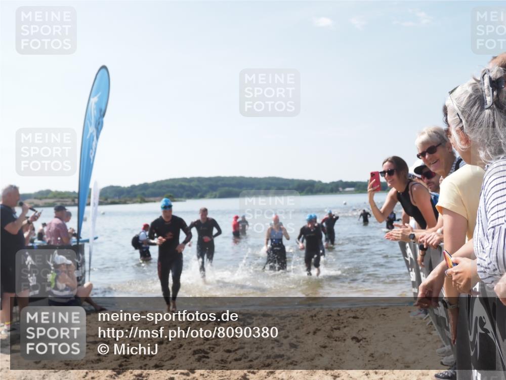 22.06.2025 - Viking Triathlon MichiJ http://msf.ph/oto/8090380 22.06.2025 10:37:51 Schwimmen 146, 335, 396, 411, 433, 506, 619, 645 meine-sportfotos.de