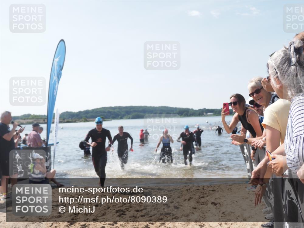 22.06.2025 - Viking Triathlon MichiJ http://msf.ph/oto/8090389 22.06.2025 10:37:51 Schwimmen 146, 335, 396, 411, 433, 506, 619, 645 meine-sportfotos.de