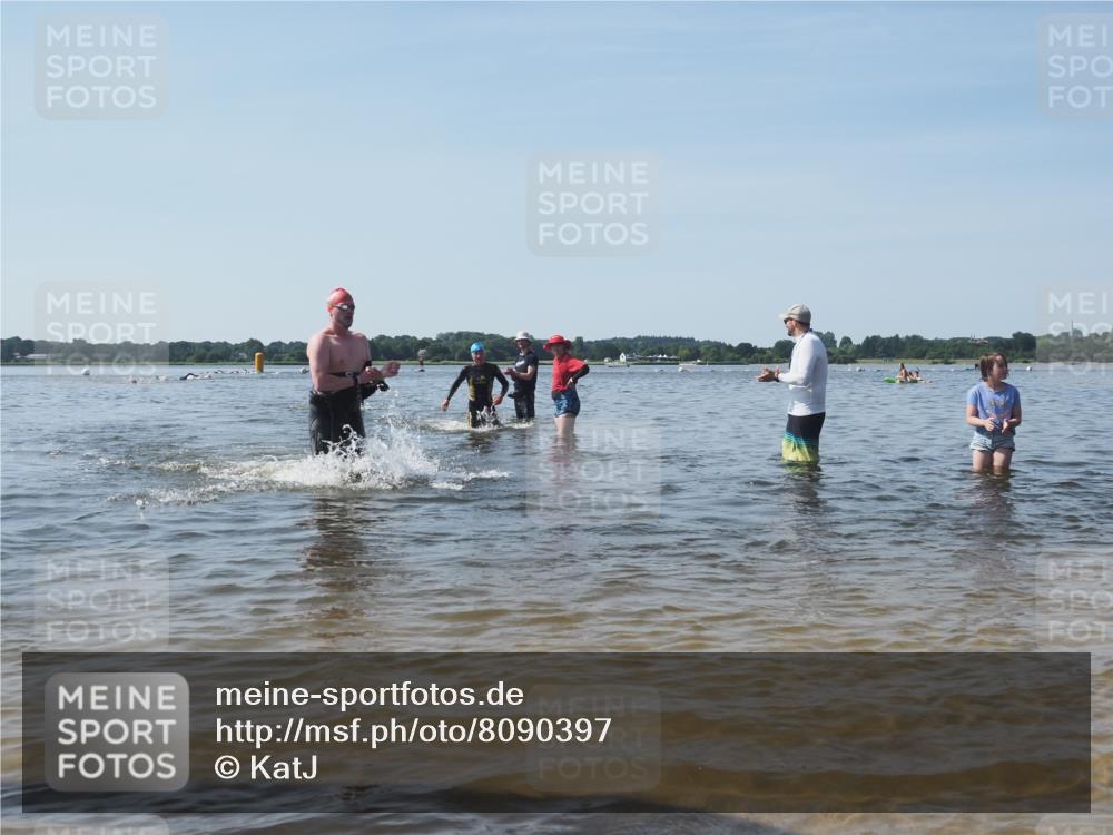 22.06.2025 - Viking Triathlon KatJ http://msf.ph/oto/8090397 22.06.2025 10:26:13 Schwimmen 9, 526, 617 meine-sportfotos.de