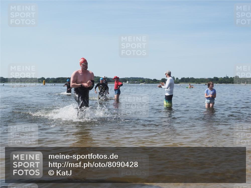 22.06.2025 - Viking Triathlon KatJ http://msf.ph/oto/8090428 22.06.2025 10:26:14 Schwimmen 9, 526, 617 meine-sportfotos.de