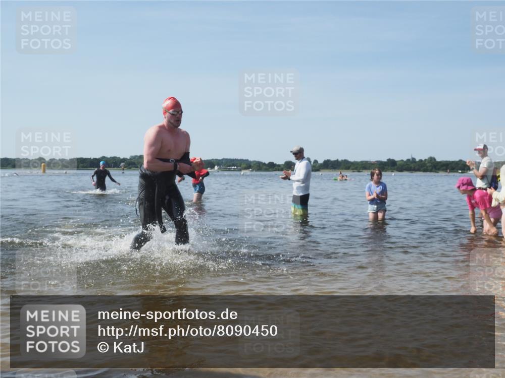 22.06.2025 - Viking Triathlon KatJ http://msf.ph/oto/8090450 22.06.2025 10:26:14 Schwimmen 9, 526, 617 meine-sportfotos.de