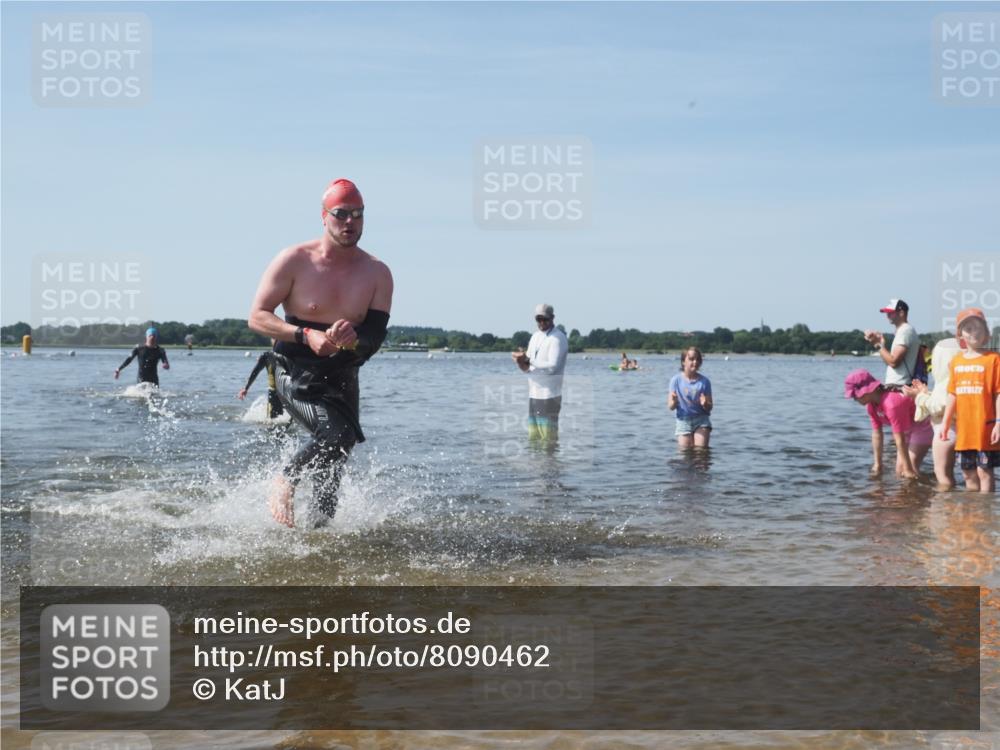 22.06.2025 - Viking Triathlon KatJ http://msf.ph/oto/8090462 22.06.2025 10:26:15 Schwimmen 9, 526, 617 meine-sportfotos.de