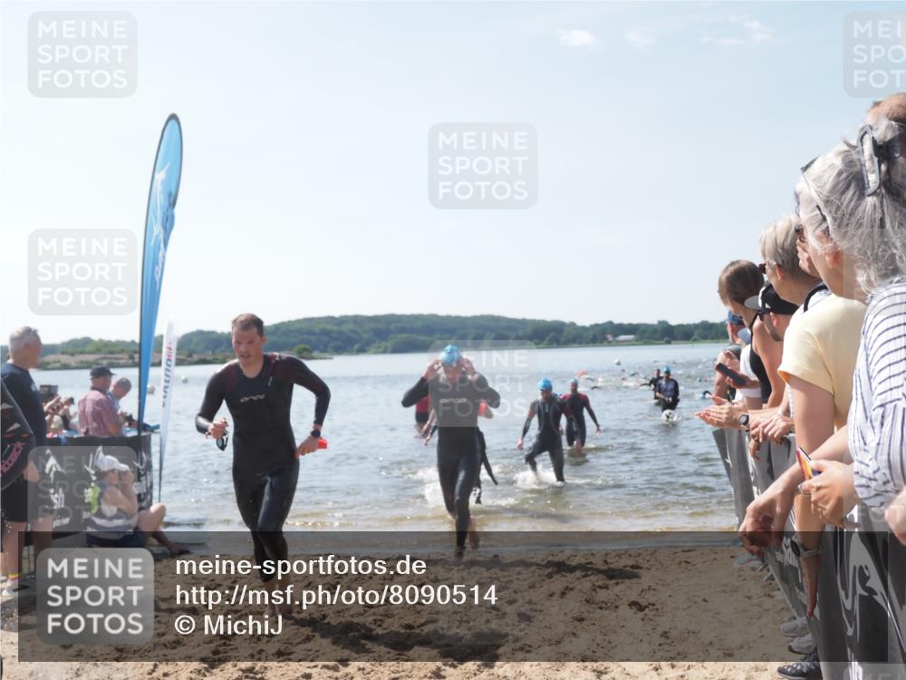 22.06.2025 - Viking Triathlon MichiJ http://msf.ph/oto/8090514 22.06.2025 10:37:53 Schwimmen 146, 335, 396, 411, 433, 506, 619, 645 meine-sportfotos.de