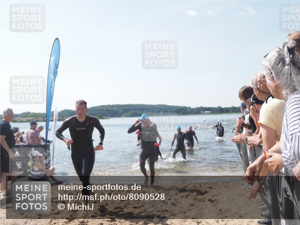 22.06.2025 - Viking Triathlon MichiJ http://msf.ph/oto/8090528 22.06.2025 10:37:53 Schwimmen 146, 335, 396, 411, 433, 506, 619, 645 meine-sportfotos.de