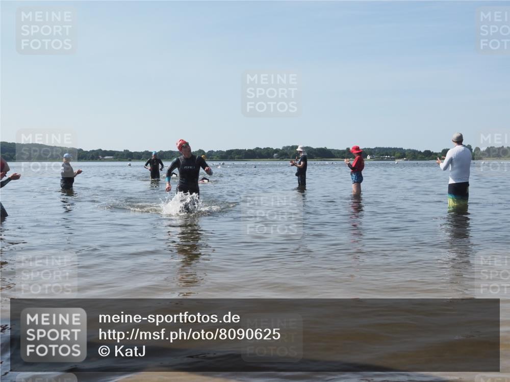22.06.2025 - Viking Triathlon KatJ http://msf.ph/oto/8090625 22.06.2025 10:26:52 Schwimmen 145, 288, 610, 661 meine-sportfotos.de