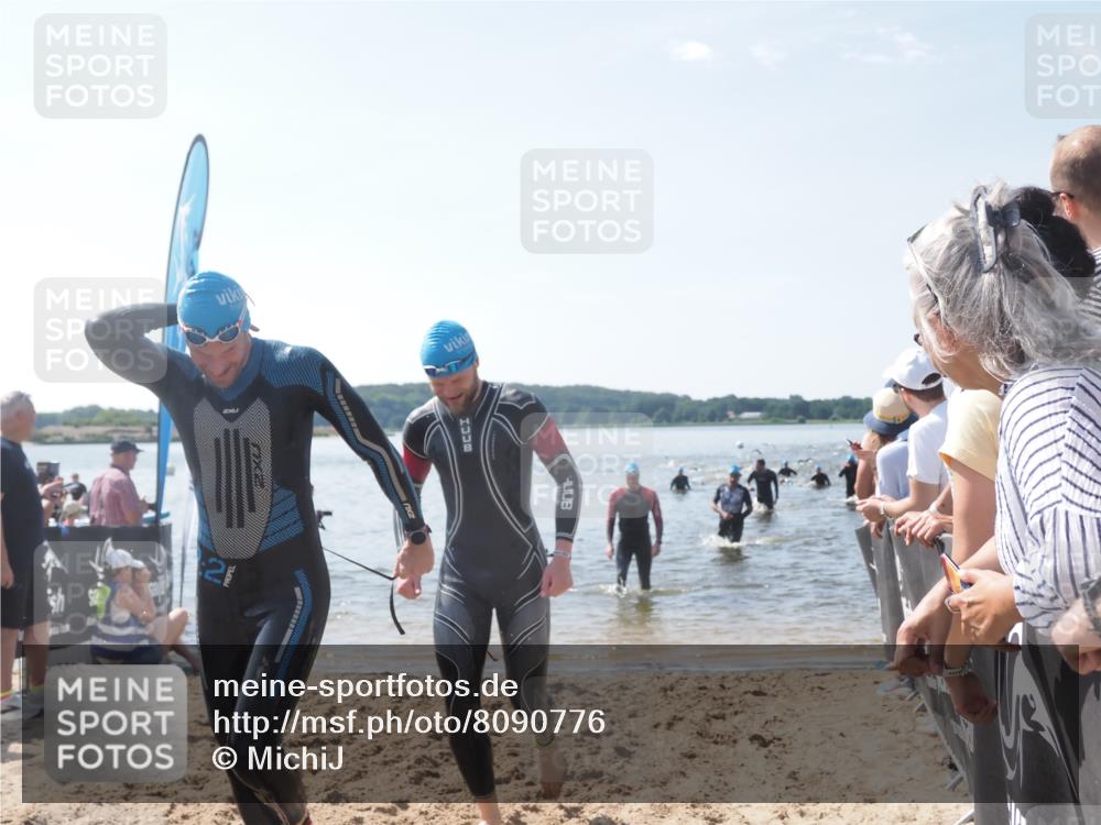 22.06.2025 - Viking Triathlon MichiJ http://msf.ph/oto/8090776 22.06.2025 10:37:59 Schwimmen 146, 179, 191, 335, 396 meine-sportfotos.de