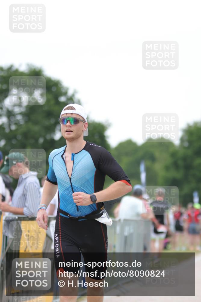 22.06.2025 - Viking Triathlon H.Heesch http://msf.ph/oto/8090824 22.06.2025 16:01:32 Laufen 121 meine-sportfotos.de