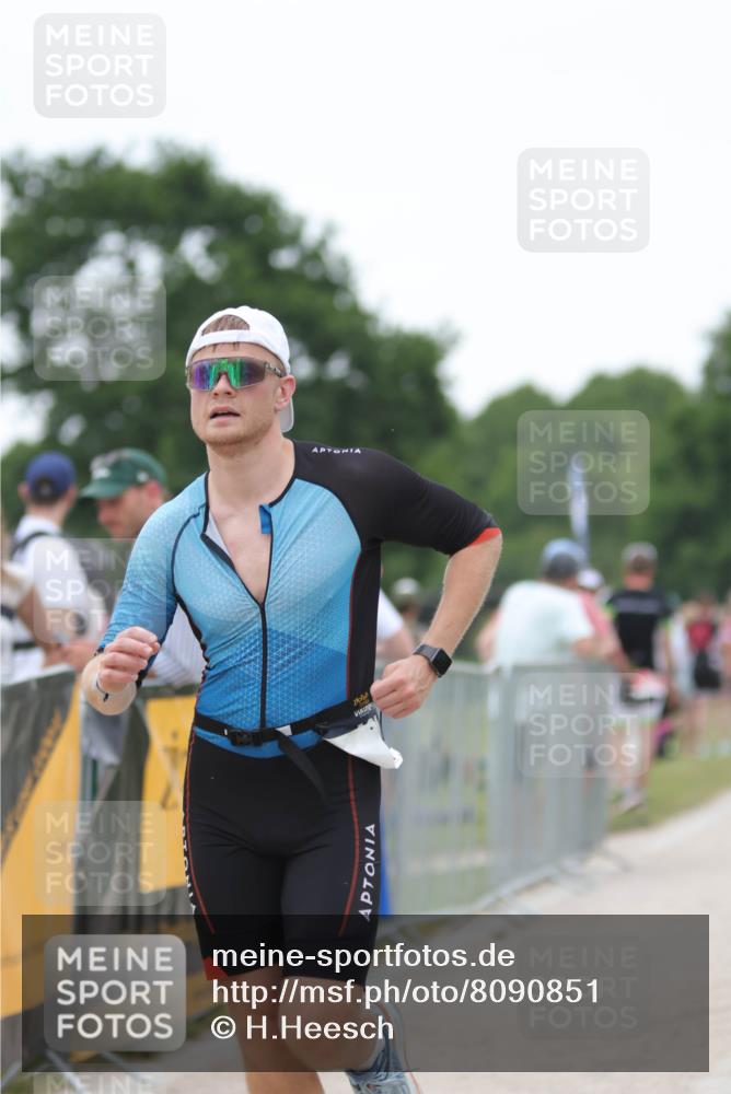 22.06.2025 - Viking Triathlon H.Heesch http://msf.ph/oto/8090851 22.06.2025 16:01:33 Laufen 121 meine-sportfotos.de