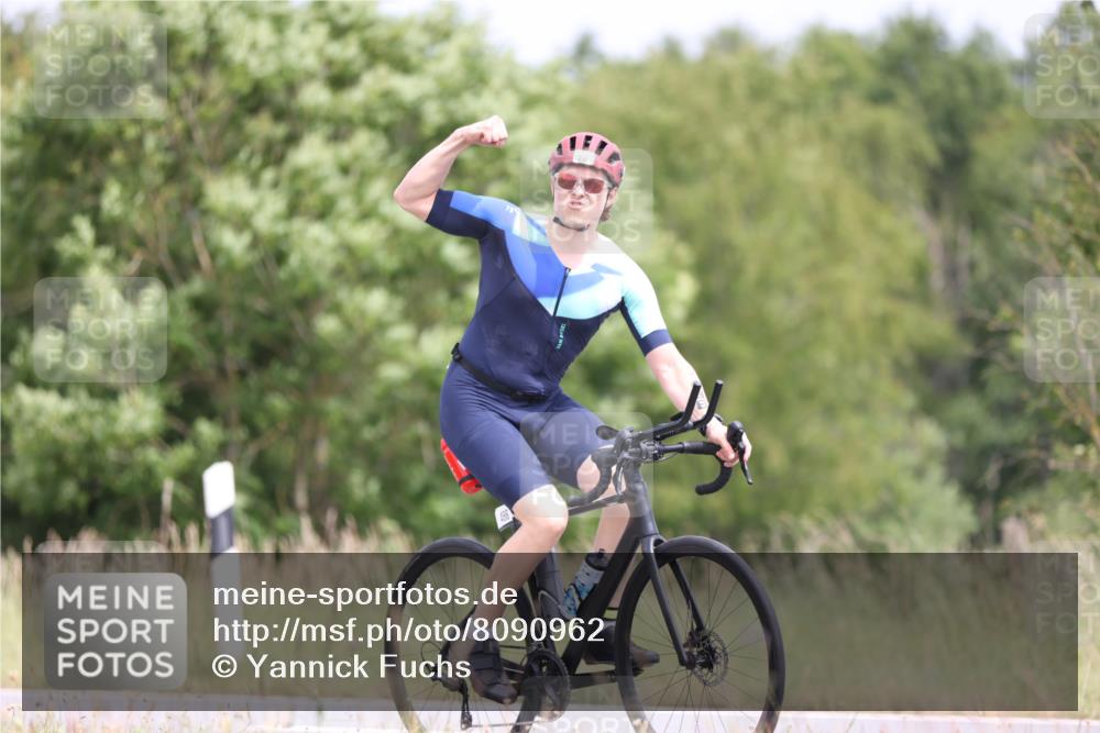 22.06.2025 - Viking Triathlon Yannick Fuchs http://msf.ph/oto/8090962 22.06.2025 13:26:19 Radfahren 422, 496, 542 meine-sportfotos.de