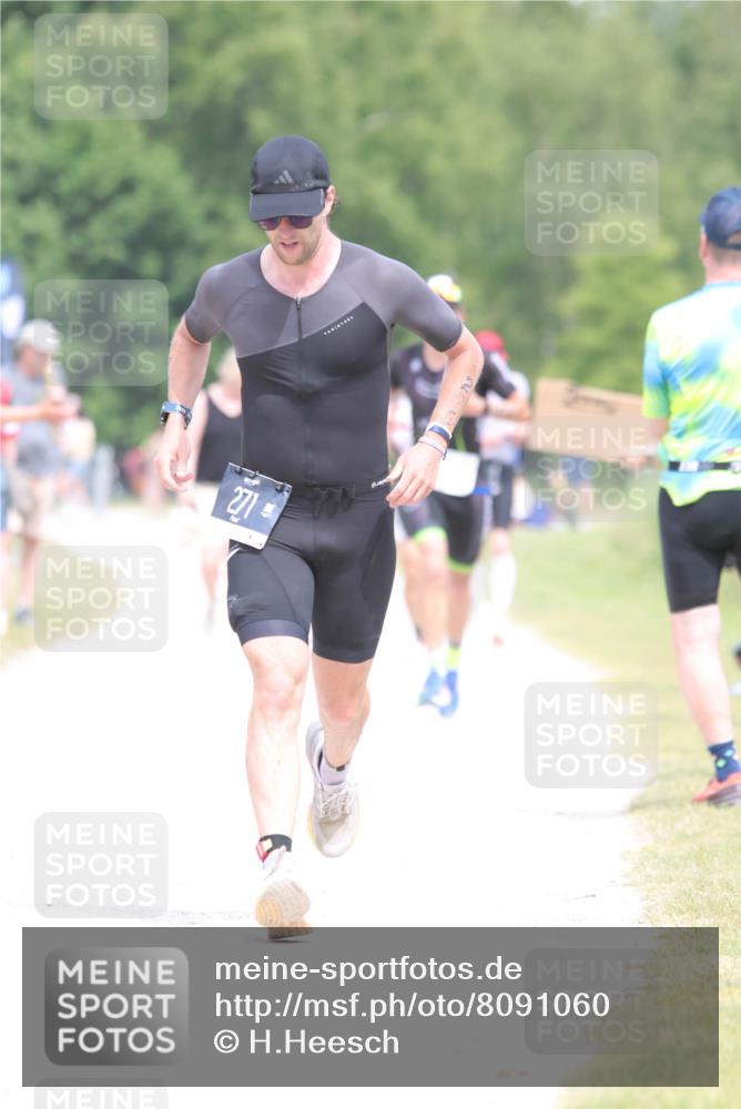 22.06.2025 - Viking Triathlon H.Heesch http://msf.ph/oto/8091060 22.06.2025 15:10:58 Laufen 271 meine-sportfotos.de