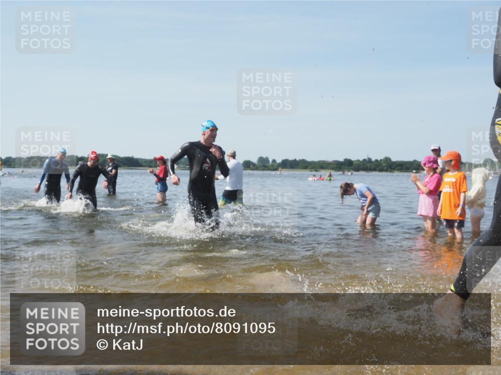 22.06.2025 - Viking Triathlon KatJ http://msf.ph/oto/8091095 22.06.2025 10:27:07 Schwimmen 52, 81, 145, 288, 623 meine-sportfotos.de