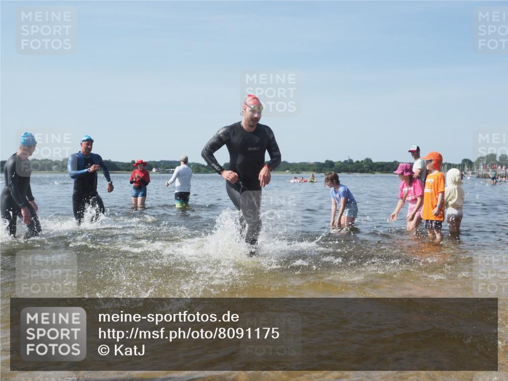 22.06.2025 - Viking Triathlon KatJ http://msf.ph/oto/8091175 22.06.2025 10:27:10 Schwimmen 52, 81, 145, 623 meine-sportfotos.de