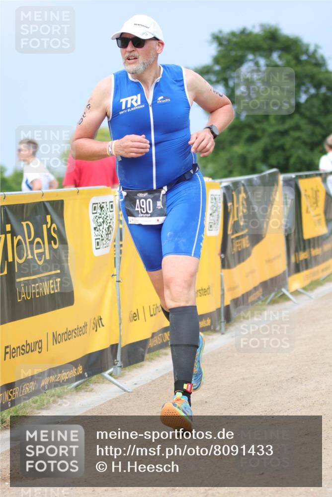 22.06.2025 - Viking Triathlon H.Heesch http://msf.ph/oto/8091433 22.06.2025 17:01:36 Laufen 490 meine-sportfotos.de